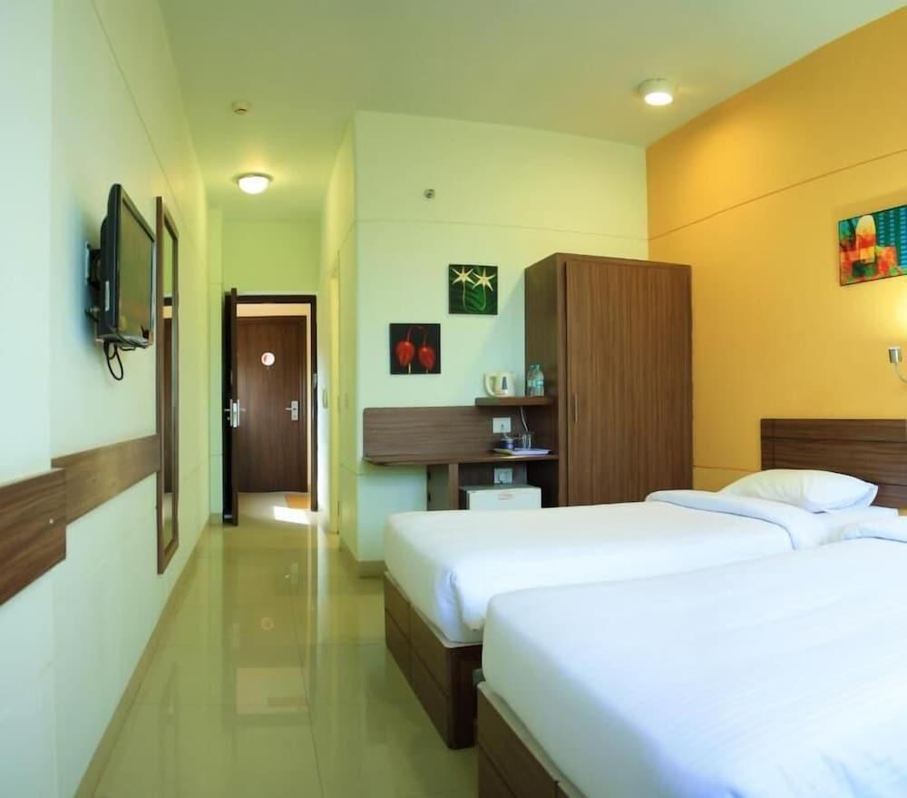 Hotel East Delhi Nueva Delhi Exterior foto