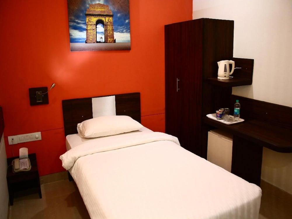Hotel East Delhi Nueva Delhi Exterior foto