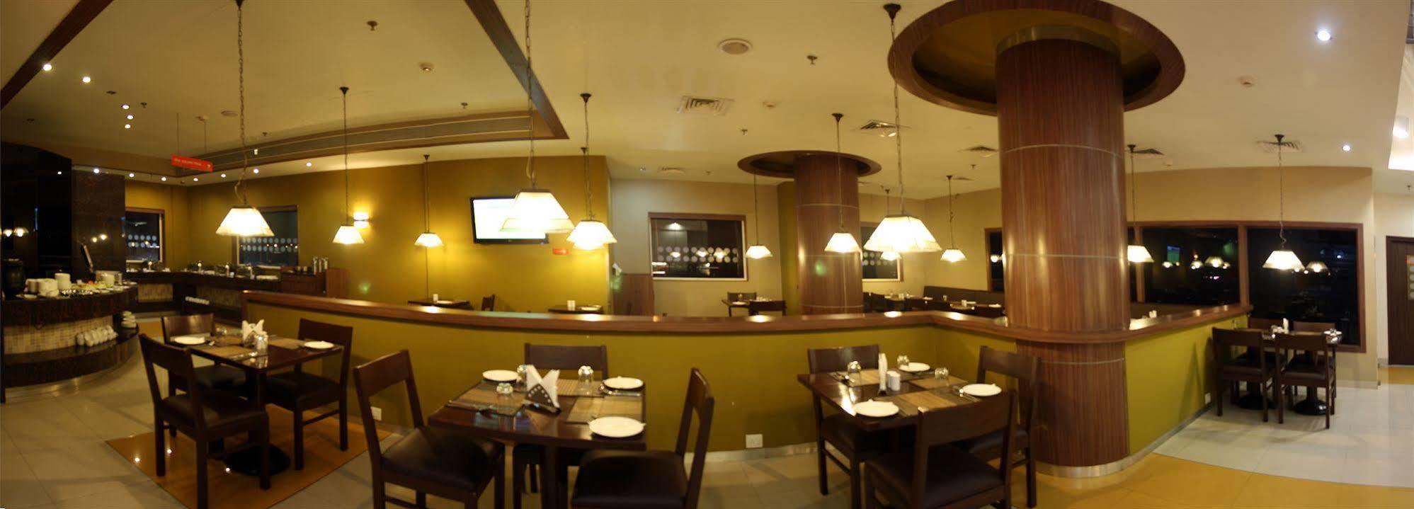 Hotel East Delhi Nueva Delhi Exterior foto